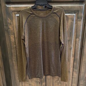 Like new Men’s Lululemon Long Sleeve Tech Top Shirt $88!